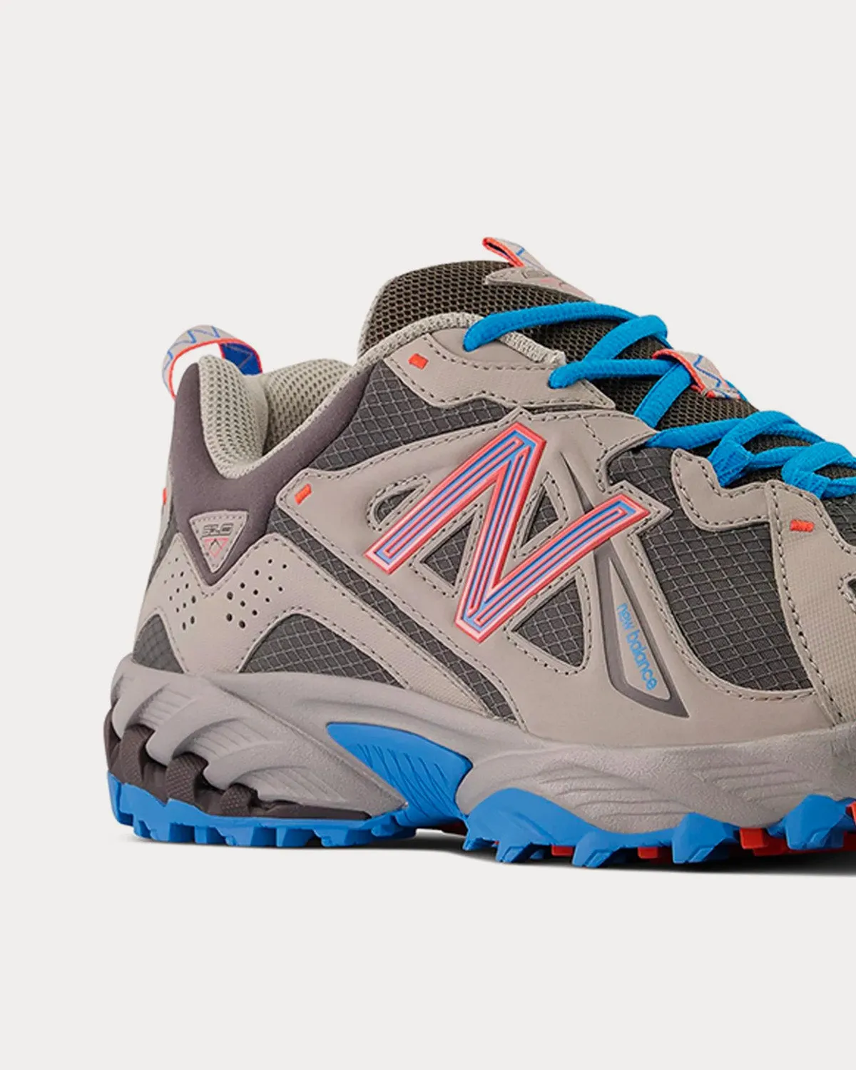 610v1 Grey / Blue Low Top Sneakers