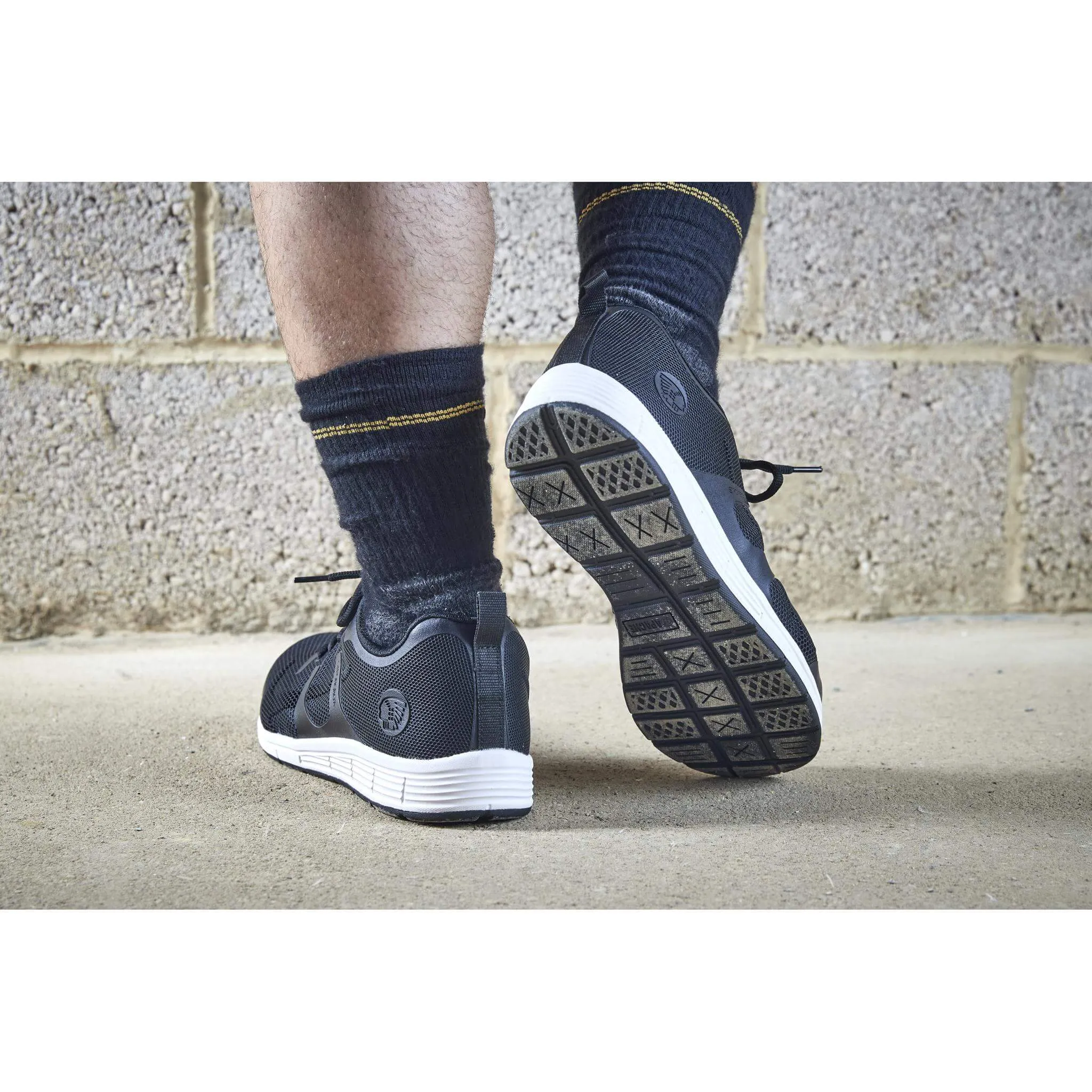 Apache Vault Black Lightweight Sports Safety Trainers