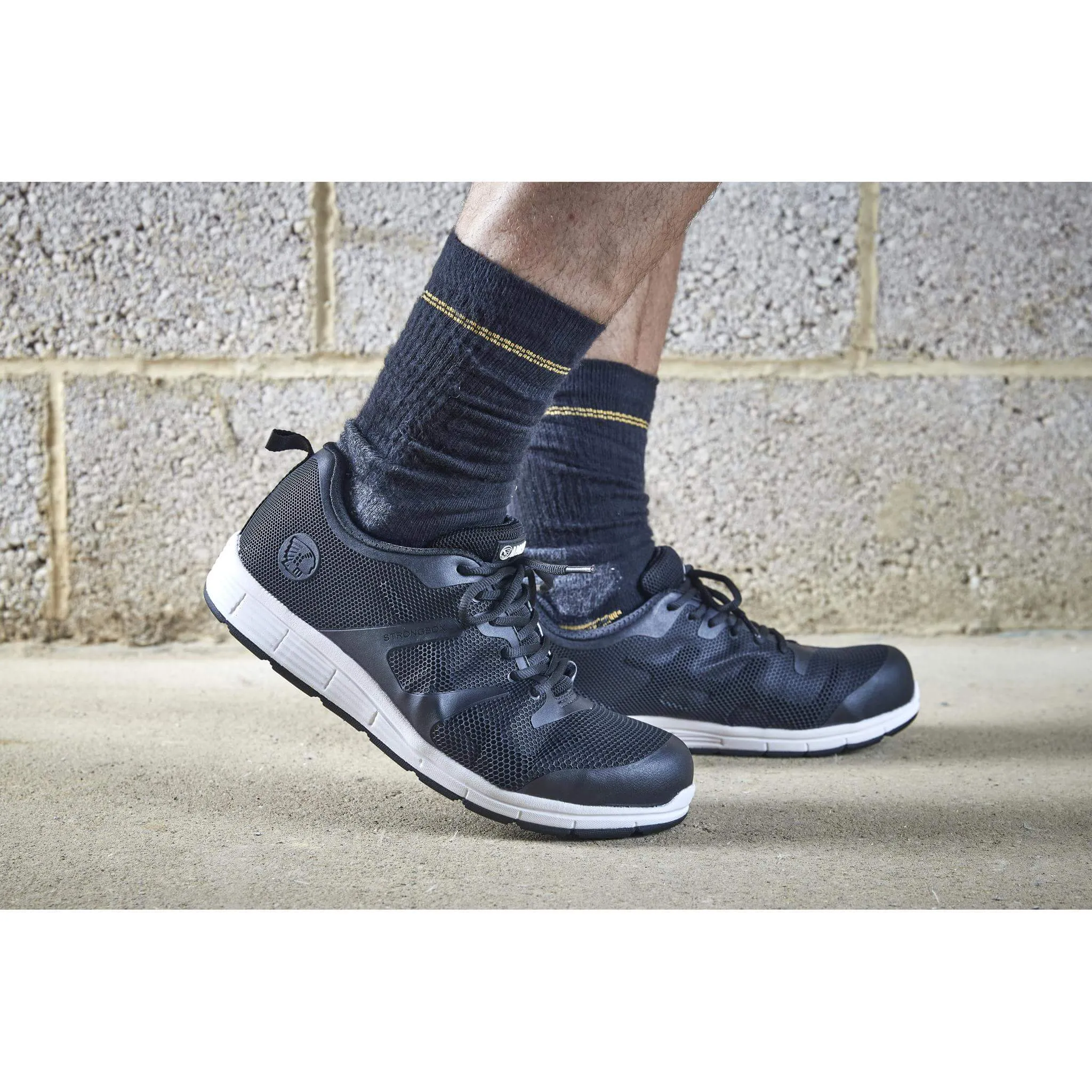 Apache Vault Black Lightweight Sports Safety Trainers