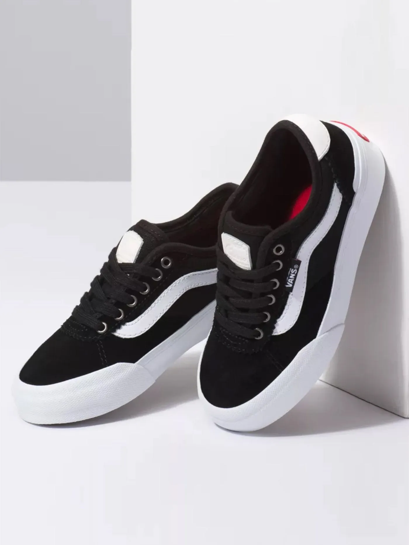 Chima Pro Black/White Shoes (Kids)