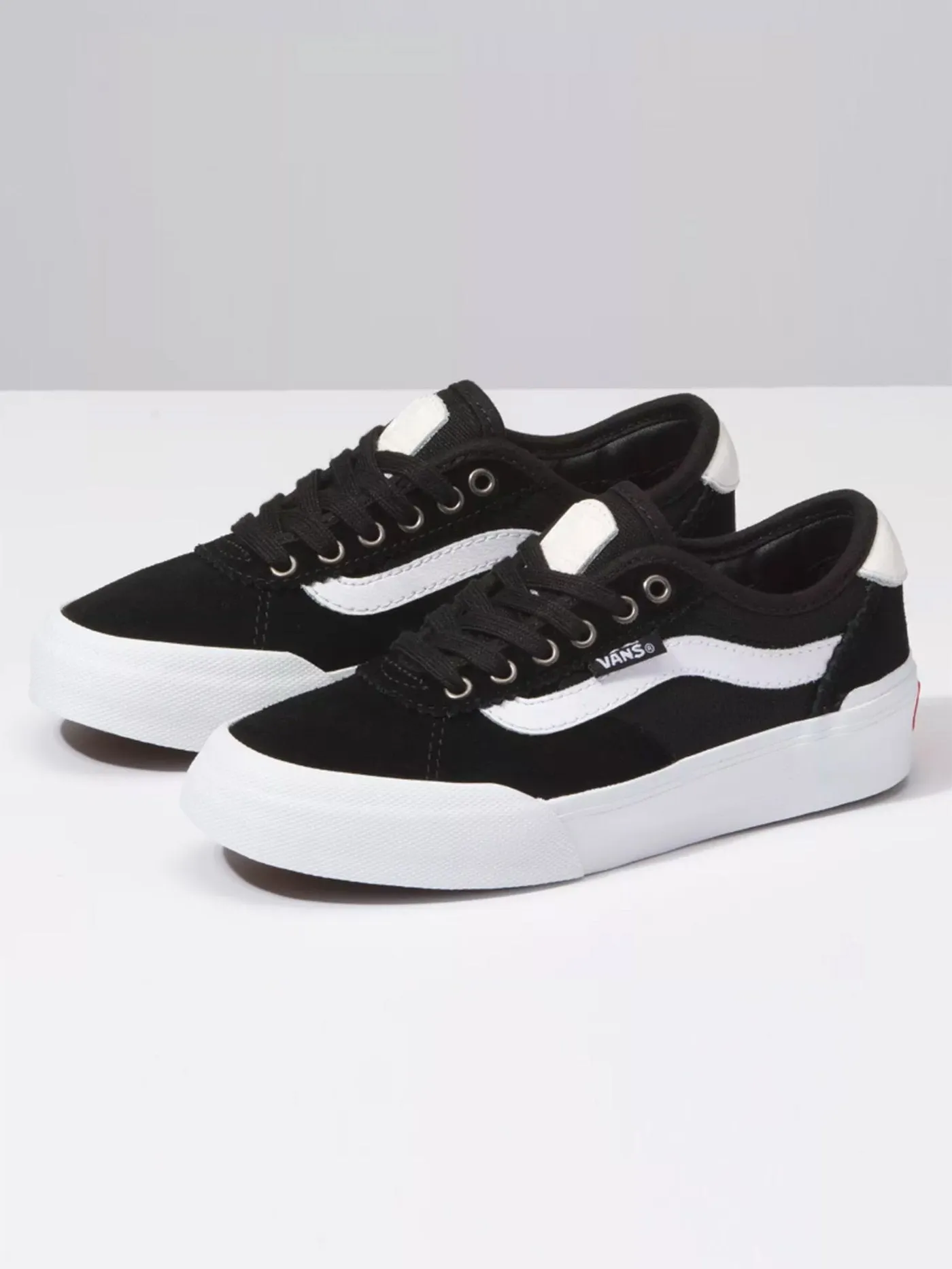 Chima Pro Black/White Shoes (Kids)