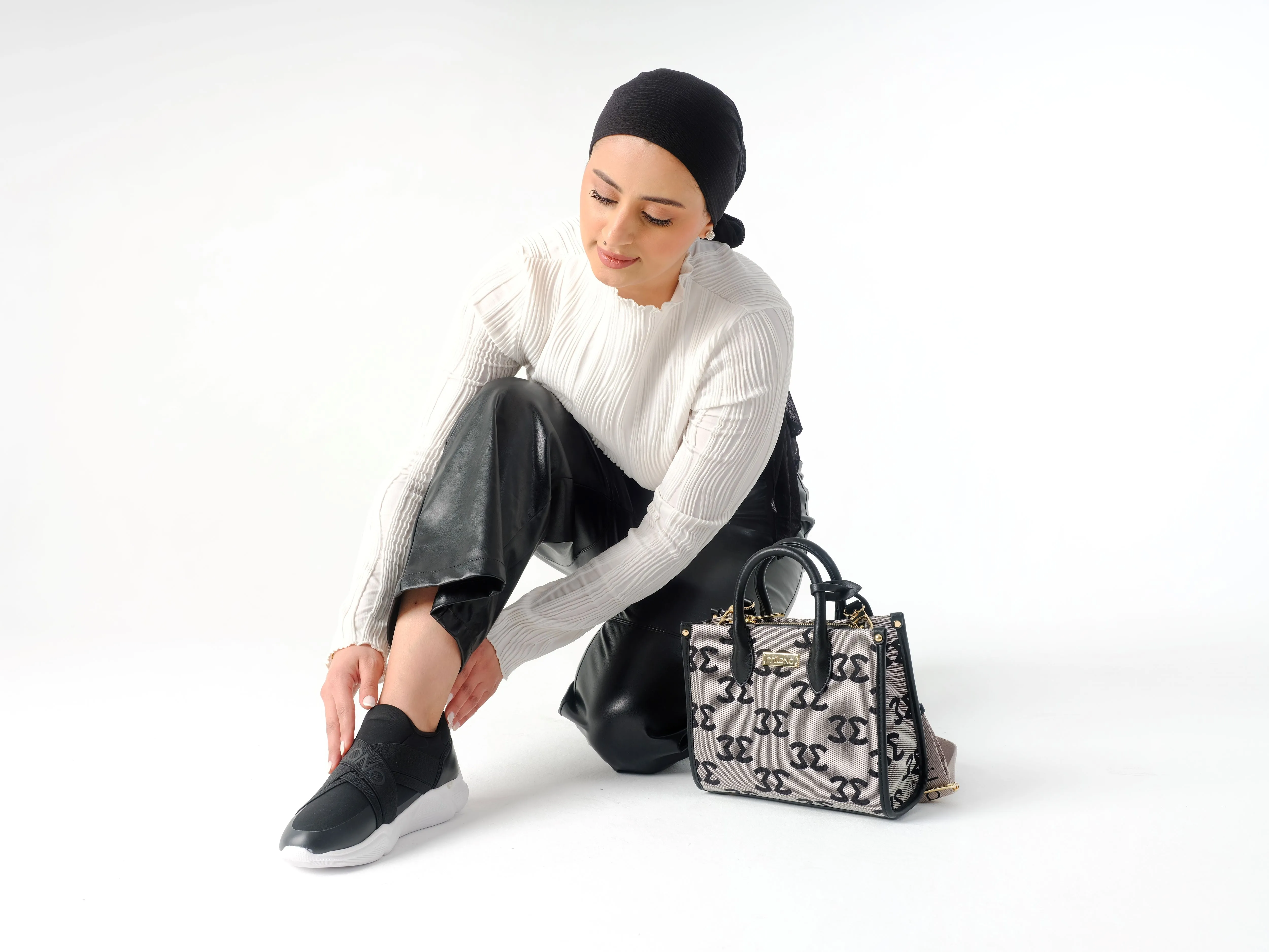 DABRIA TRAINERS - BLACK