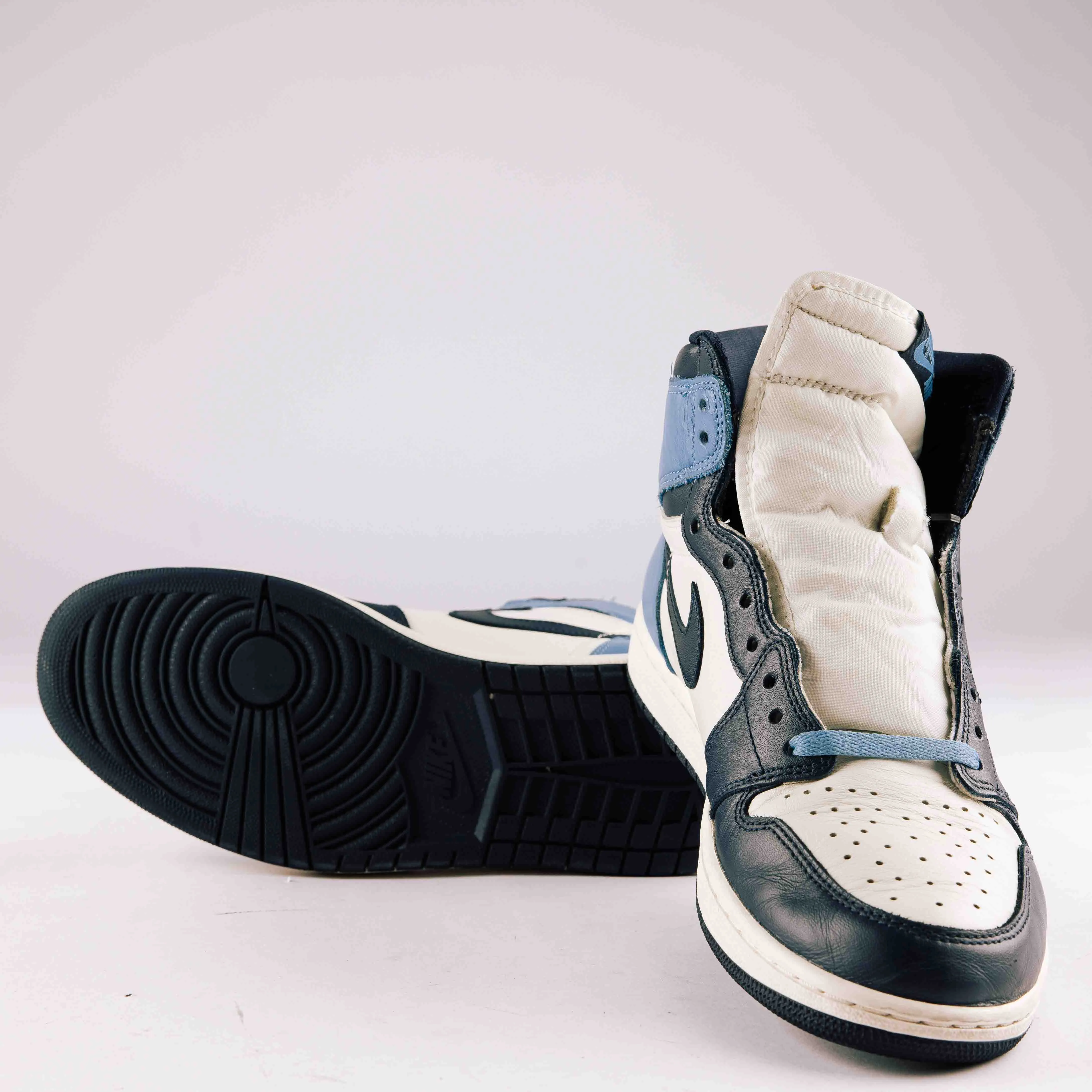 Jordan 1 Retro Obsidian (No Box)  - Used - 2044