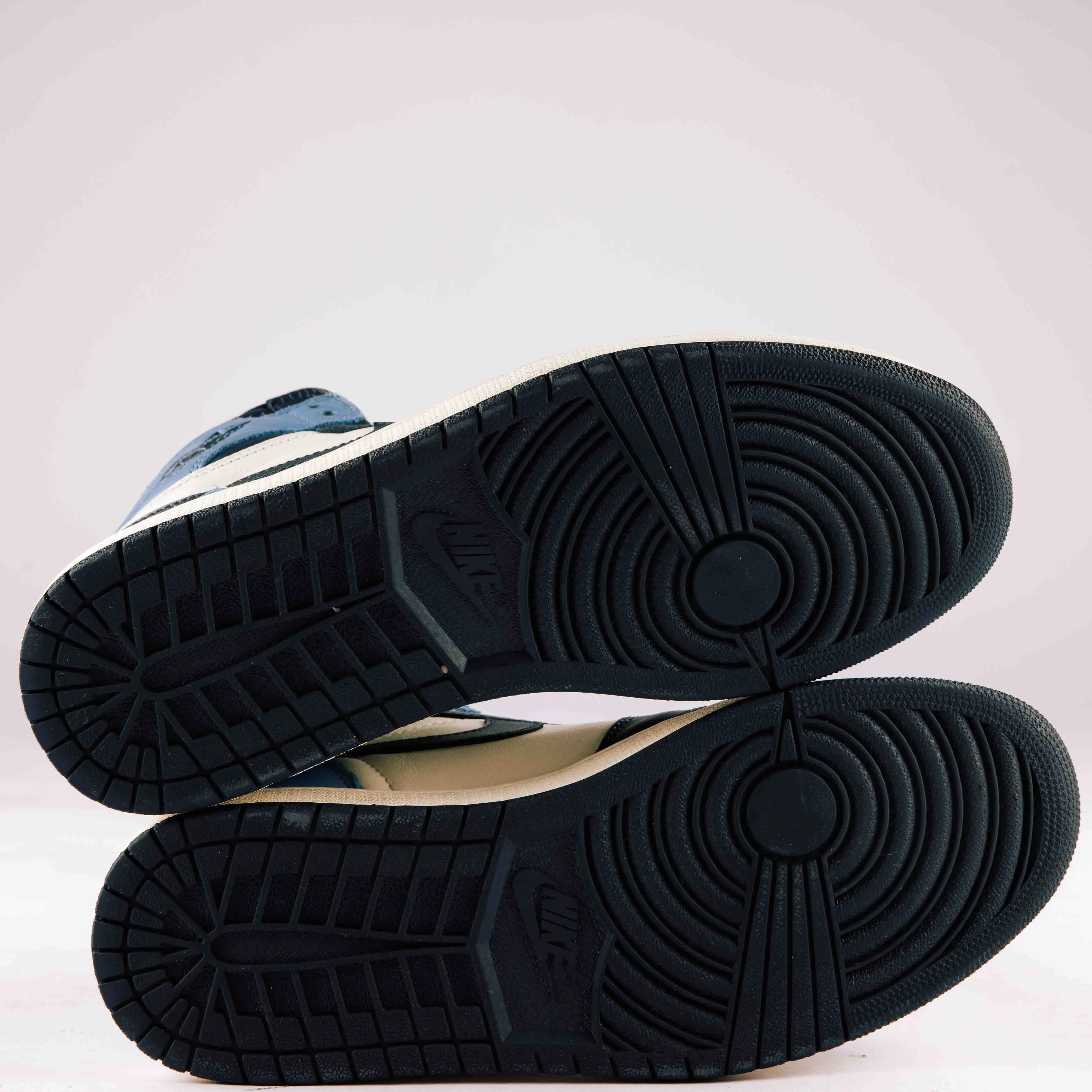 Jordan 1 Retro Obsidian (No Box)  - Used - 2044