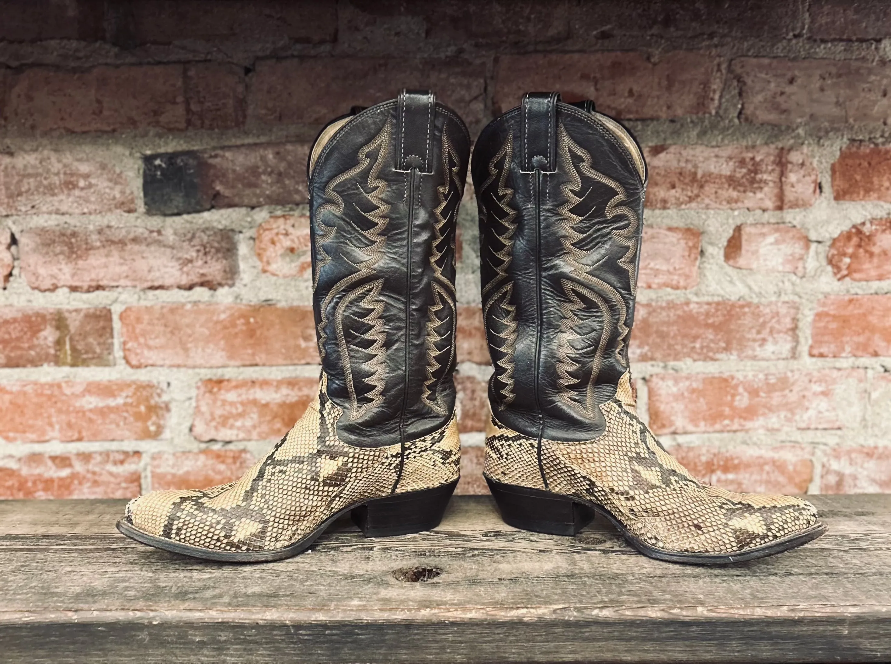 Justin Cowboy Boots Men's Size 7/ Women's Size 8.5