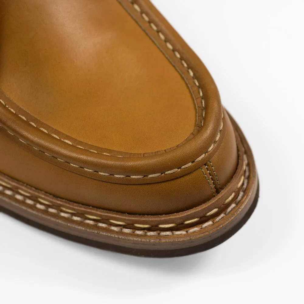 Thuya moccasin toe shoe in chestnut calf, rubber sole
