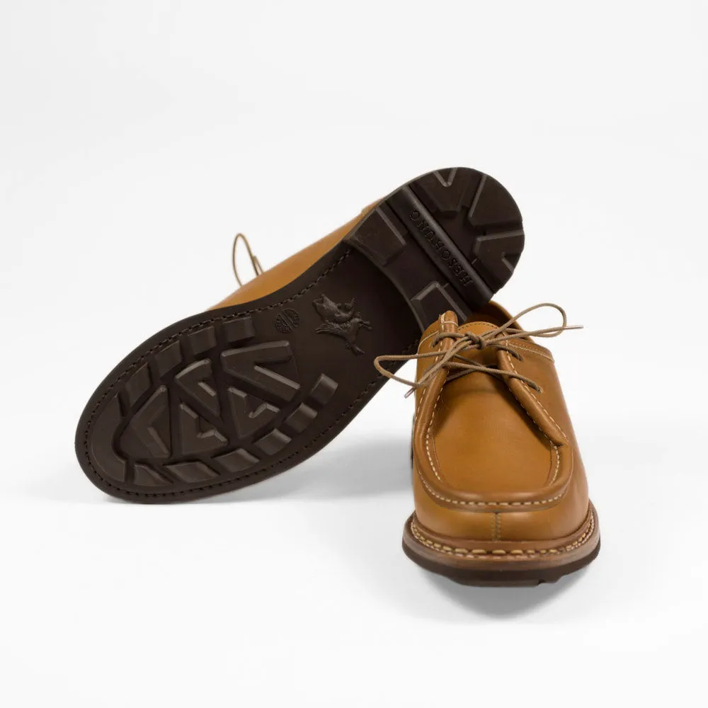 Thuya moccasin toe shoe in chestnut calf, rubber sole