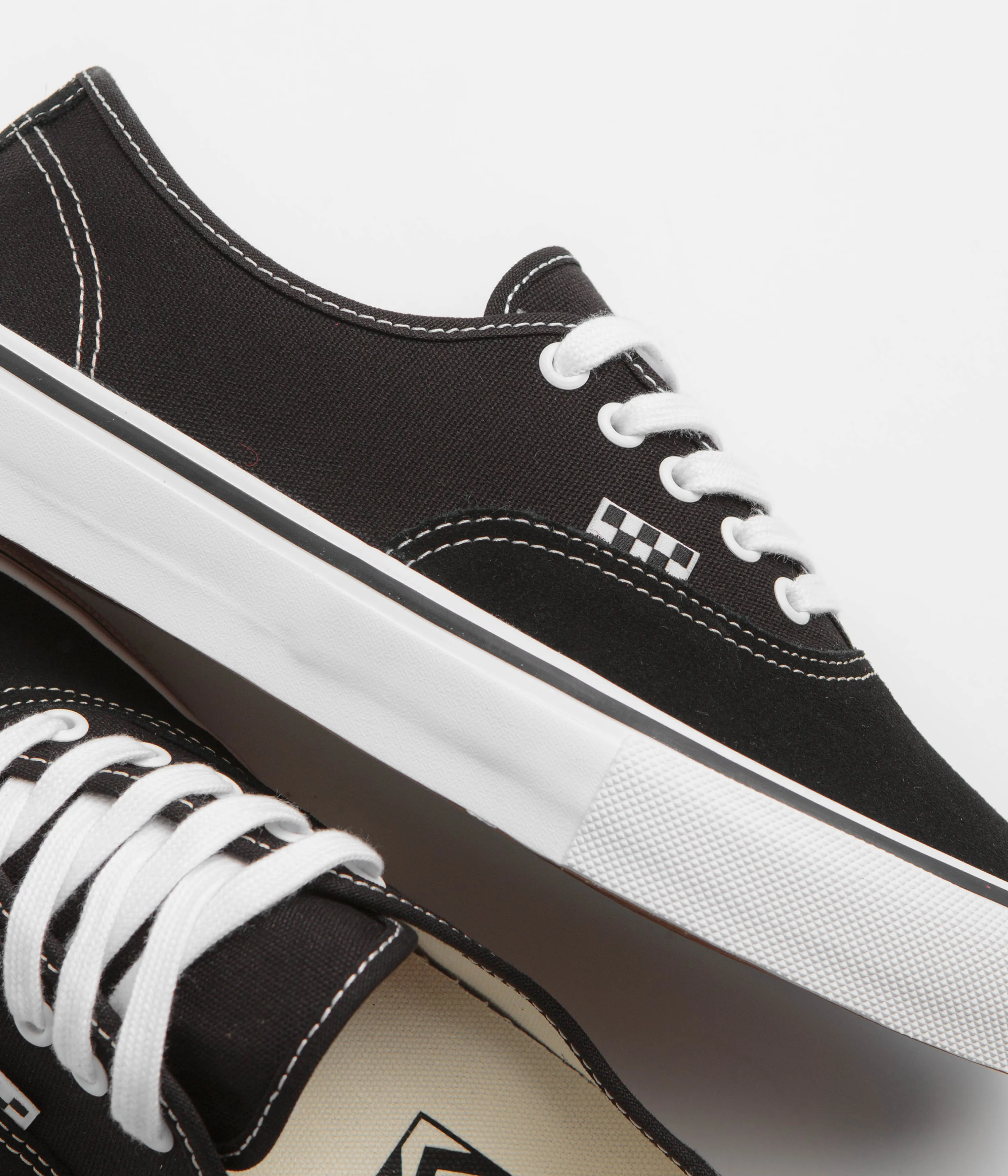 Vans Skate Authentic Shoes - Black / White
